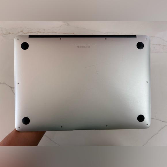 Apple MacBook Air - Picture 4 of 8